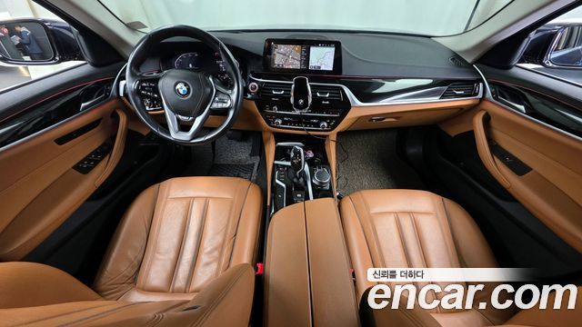 BMW 5-Series 520i Luxury