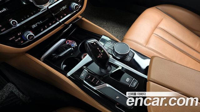 BMW 5-Series 520i Luxury