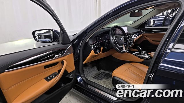 BMW 5-Series 520i Luxury