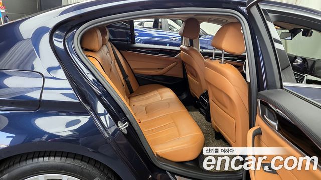 BMW 5-Series 520i Luxury
