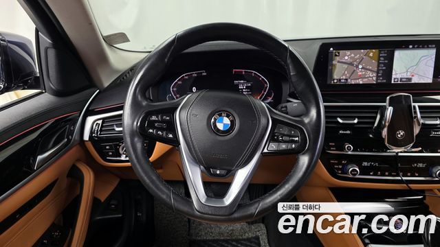 BMW 5-Series 520i Luxury