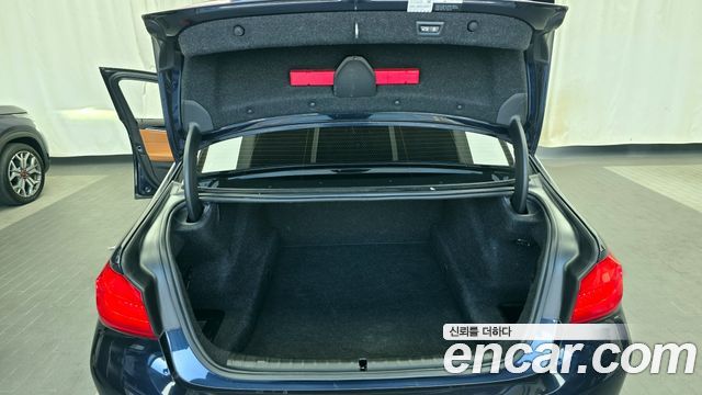 BMW 5-Series 520i Luxury