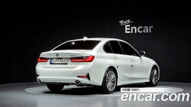 BMW 3-Series 320i Luxury