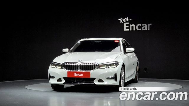 BMW 3-Series 320i Luxury