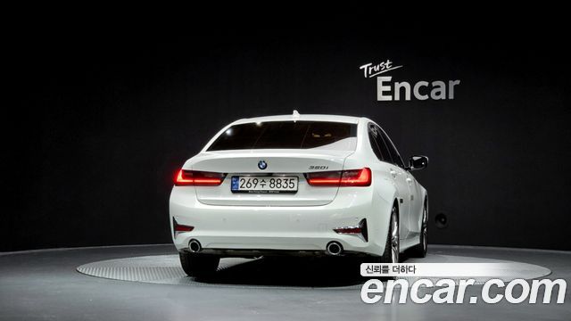 BMW 3-Series 320i Luxury