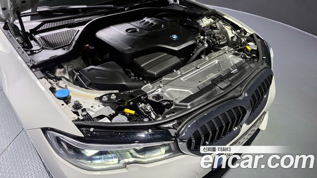 BMW 3-Series 320i Luxury