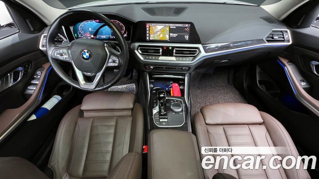 BMW 3-Series 320i Luxury