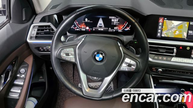 BMW 3-Series 320i Luxury