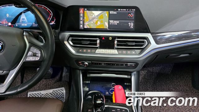 BMW 3-Series 320i Luxury