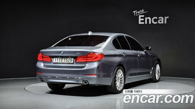 BMW 5-Series 520i Luxury