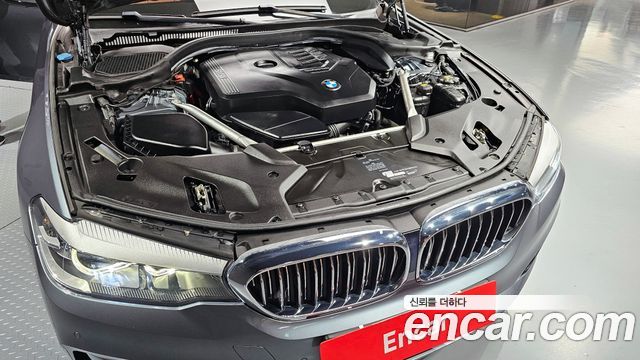 BMW 5-Series 520i Luxury