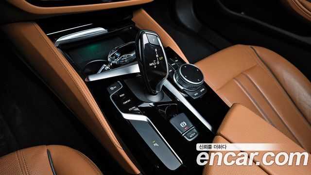 BMW 5-Series 520i Luxury