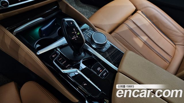 BMW 5-Series 520i Luxury