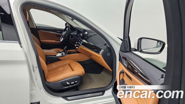 BMW 5-Series 520i Luxury