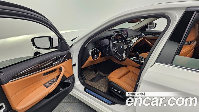 BMW 5-Series 520i Luxury