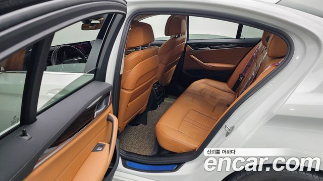 BMW 5-Series 520i Luxury