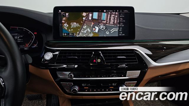 BMW 5-Series 520i Luxury