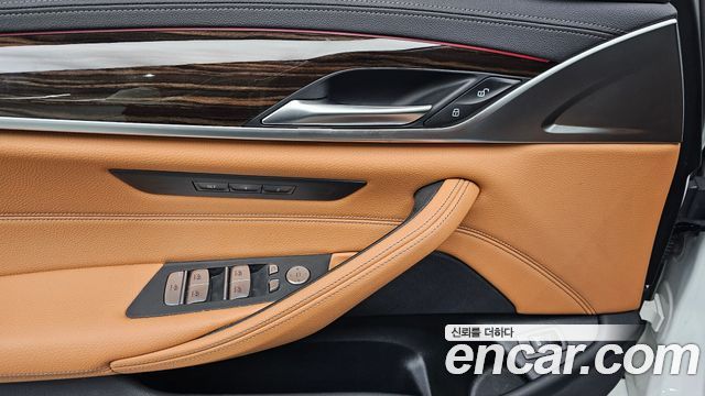 BMW 5-Series 520i Luxury