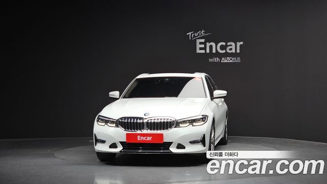 BMW 3-Series 320i Luxury