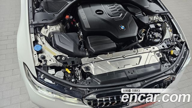 BMW 3-Series 320i Luxury