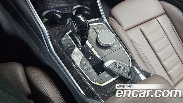 BMW 3-Series 320i Luxury