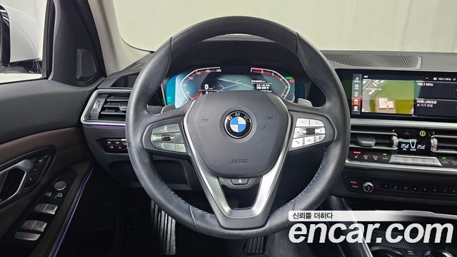 BMW 3-Series 320i Luxury