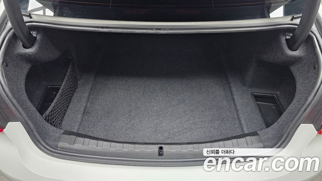 BMW 3-Series 320i Luxury
