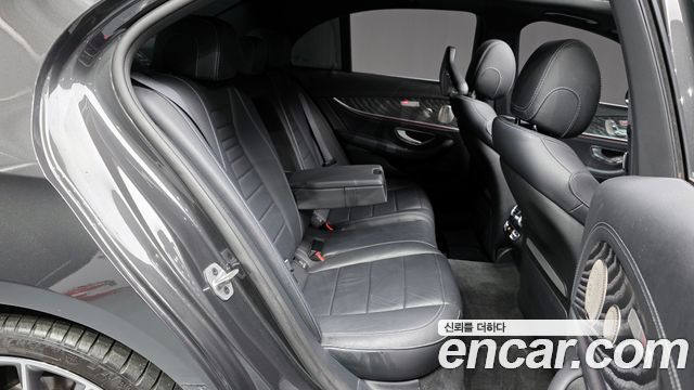 Mercedes-Benz E-Class E350 4MATIC AMG Line
