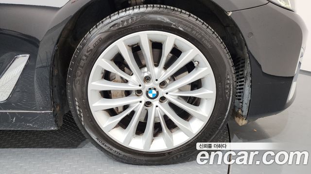 BMW 5-Series 530i Luxury