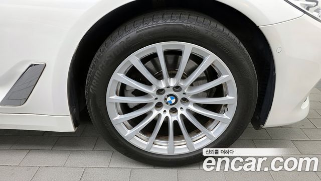 BMW 5-Series 520i Luxury