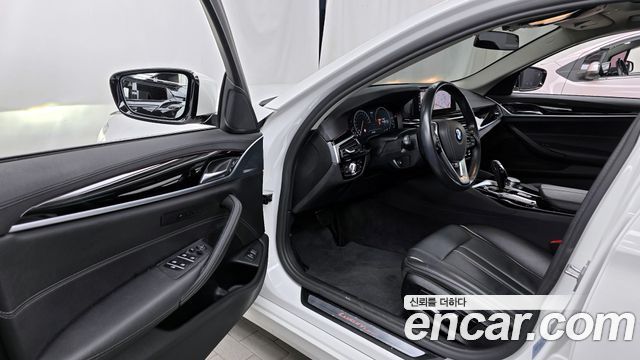 BMW 5-Series 520i Luxury