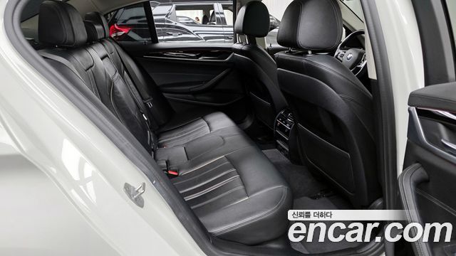 BMW 5-Series 520i Luxury
