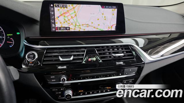 BMW 5-Series 520i Luxury