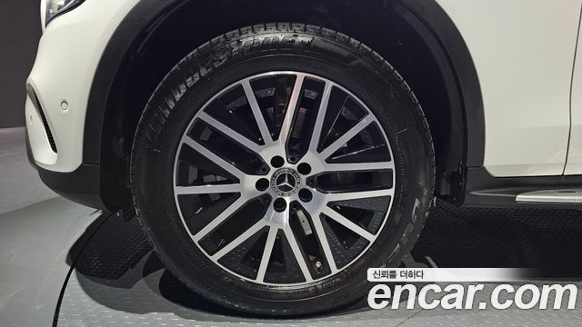 Mercedes-Benz GLC-Class GLC300e 4MATIC