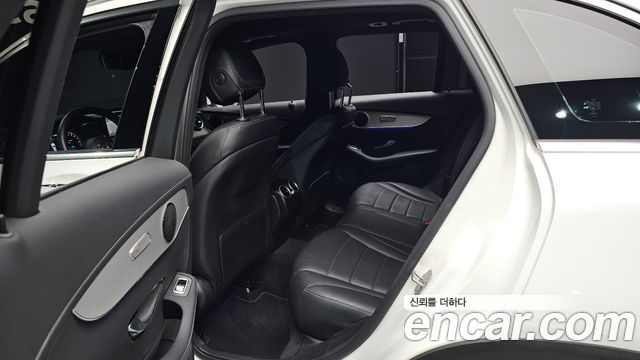 Mercedes-Benz GLC-Class GLC300e 4MATIC