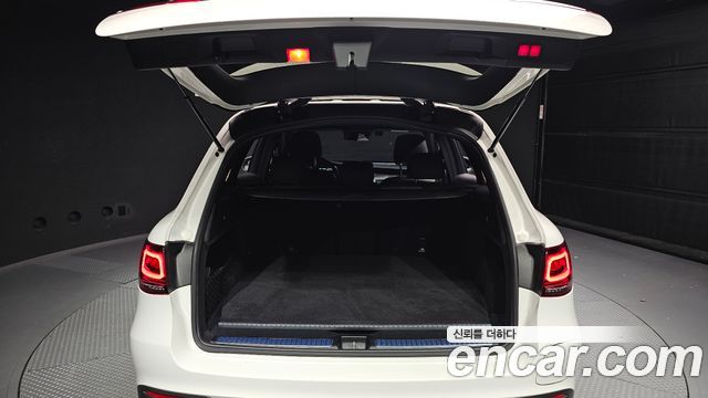 Mercedes-Benz GLC-Class GLC300e 4MATIC