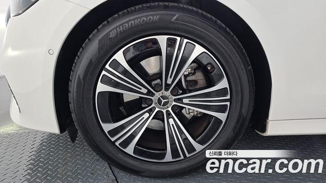 Mercedes-Benz E-Class E200 Avantgarde