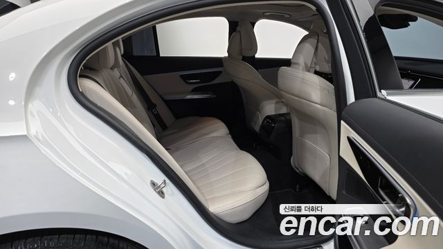 Mercedes-Benz E-Class E200 Avantgarde