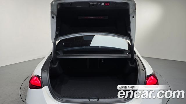 Mercedes-Benz E-Class E200 Avantgarde