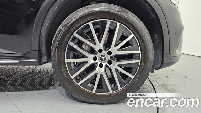 Mercedes-Benz GLC-Class GLC300e 4MATIC