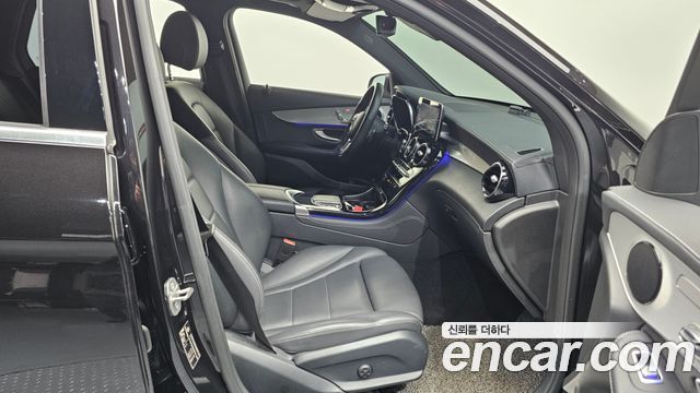 Mercedes-Benz GLC-Class GLC300e 4MATIC
