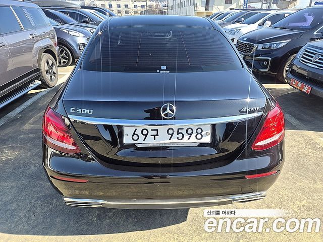 Mercedes-Benz E-Class E300 4MATIC Exclusive