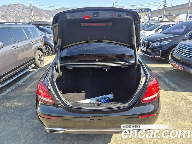 Mercedes-Benz E-Class E300 4MATIC Exclusive