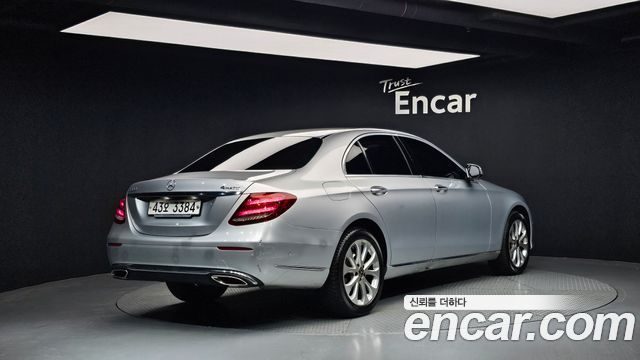 Mercedes-Benz E-Class E300 4MATIC Exclusive