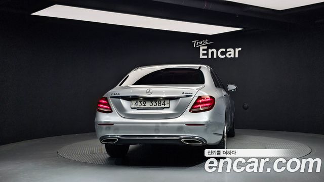 Mercedes-Benz E-Class E300 4MATIC Exclusive