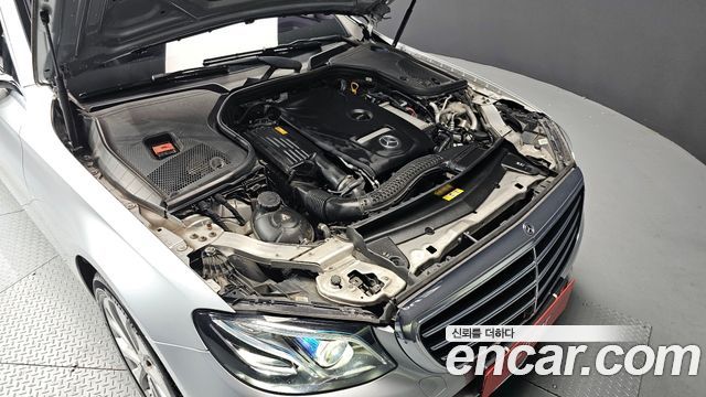 Mercedes-Benz E-Class E300 4MATIC Exclusive