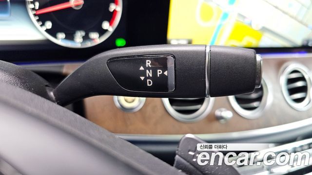 Mercedes-Benz E-Class E300 4MATIC Exclusive