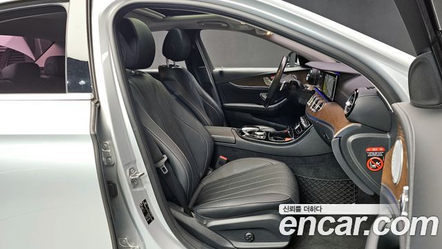 Mercedes-Benz E-Class E300 4MATIC Exclusive