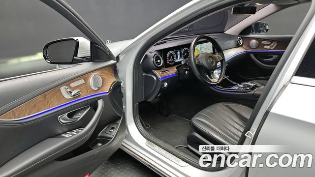 Mercedes-Benz E-Class E300 4MATIC Exclusive