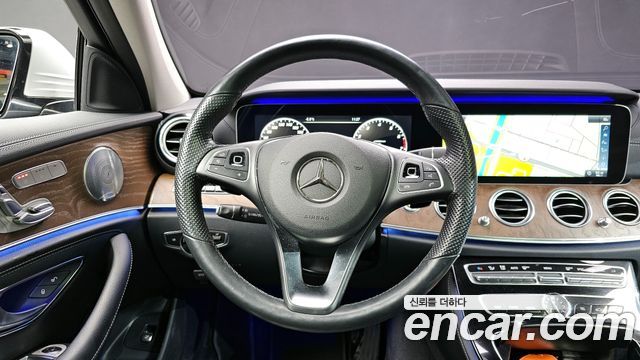 Mercedes-Benz E-Class E300 4MATIC Exclusive